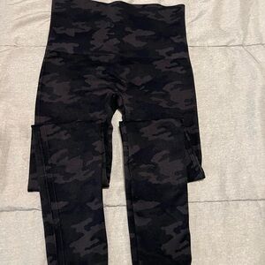SPANX “Look At Me Now” Black and Charcoal Camo High-Rise Leggings